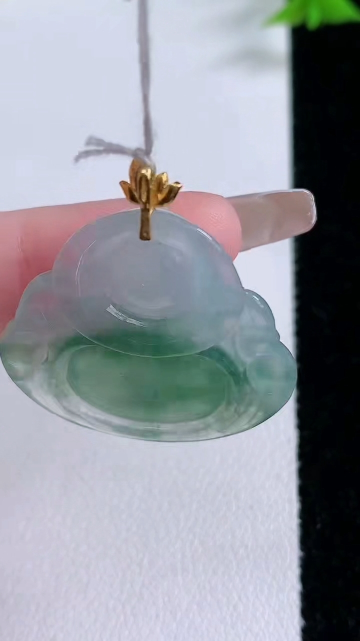 天然A货翡翠佛公吊坠，尺寸26-29-5.6，重量:6.21g
3月7日