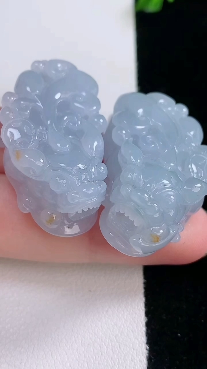 天然A货翡翠紫罗兰貔貅吊坠一对，尺寸37.2-19.6-12.3，重量:38.99g
3月7日