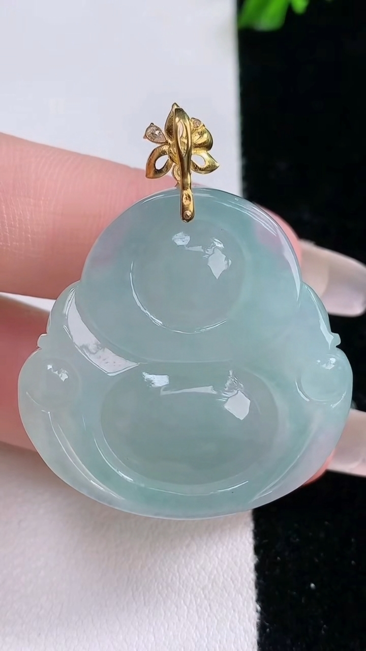 天然A货翡翠佛公吊坠，尺寸32.8-33.7-10.4，重量:17.24g
3月7日