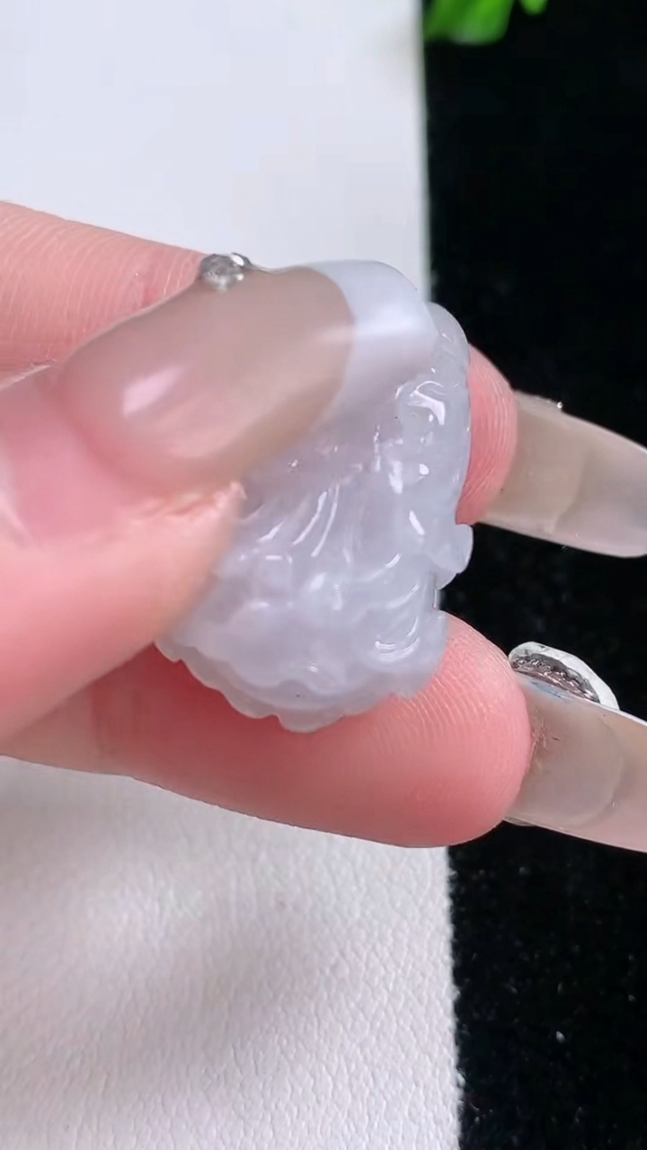 天然A货翡翠白菜吊坠，尺寸24-14-10.6，重量:5.75g
3月7日