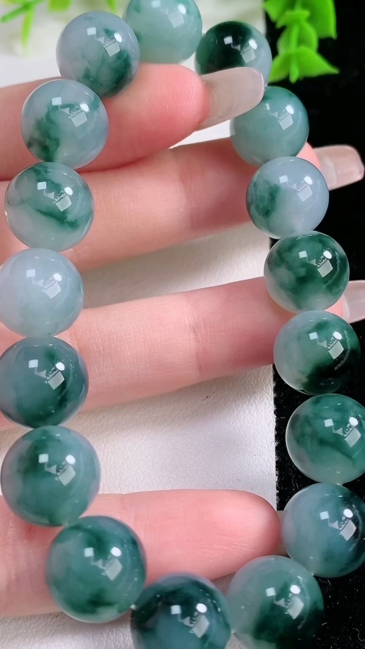 天然A货翡翠种飘花圆珠手串，尺寸12-17颗，重量:52.98g3月7日
工厂直销收藏佳品,种好水足