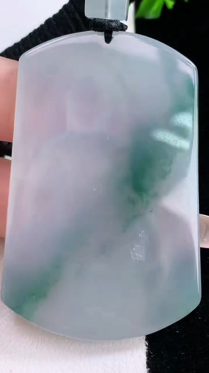 天然A货翡翠种飘花阿弥陀佛吊坠，尺寸59.3-38-5.6，重量:36.93g
3月7日