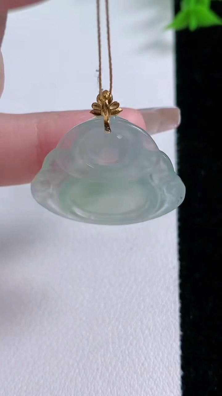 天然A货翡翠佛公吊坠，尺寸24.2-28.3-5.8，重量:6.39g
3月7日