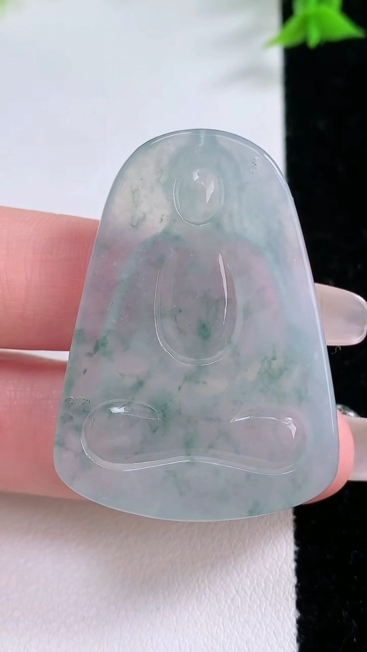 天然A货翡翠冰种飘花大日如来吊坠，尺寸42-30.7-5.4，重量:14.91g
3月7日