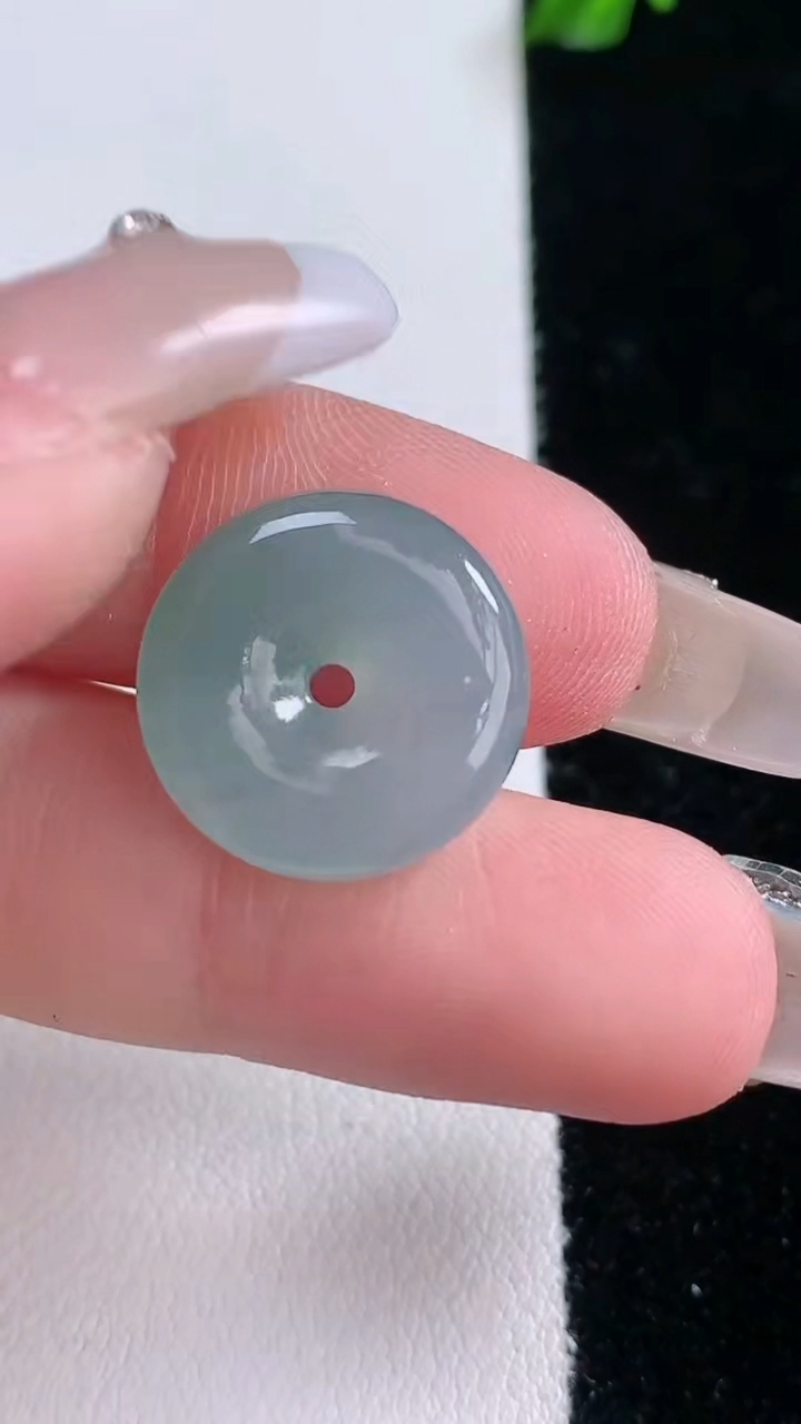 天然A货翡翠平安扣吊坠，尺寸16.5-4.9，重量:3.30g
3月7日