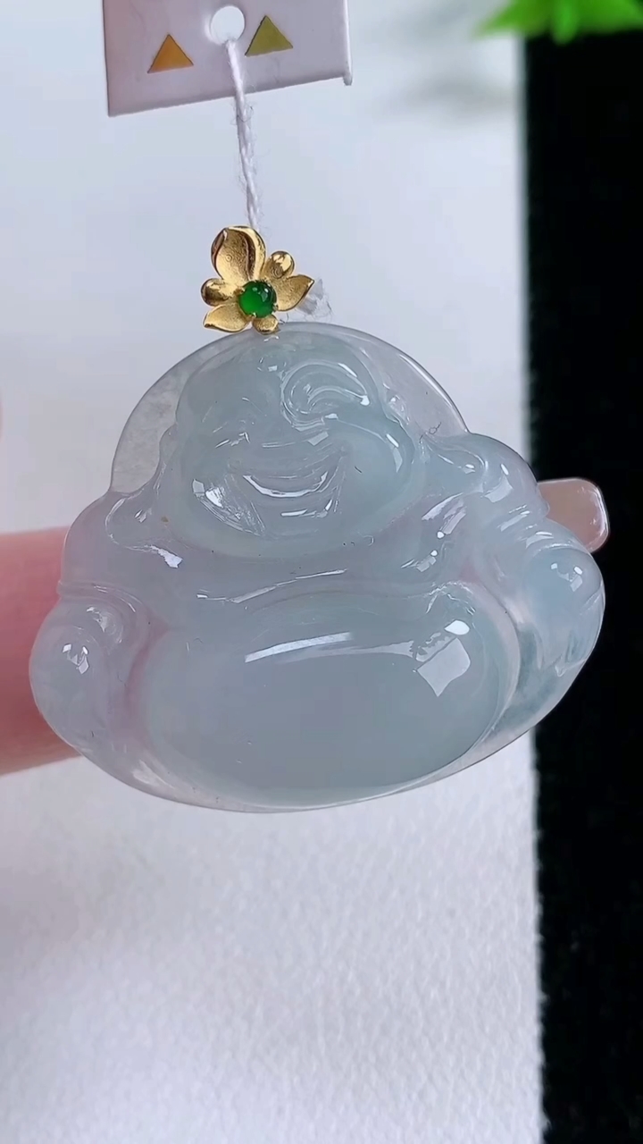 天然A货翡翠种白冰佛公吊坠，尺寸27.3-32-6.6，重量:8.27g
3月7日