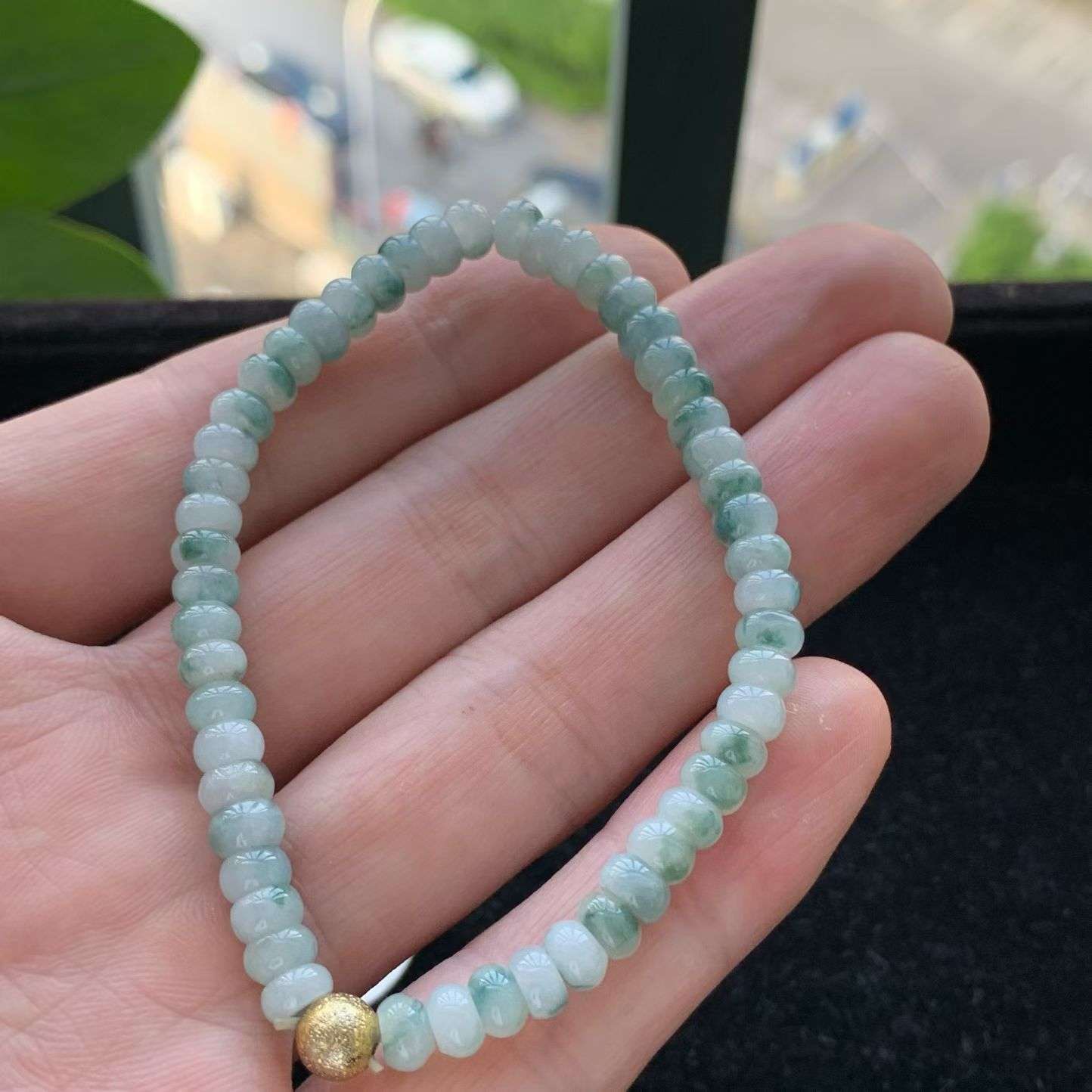 A货天然翡翠冰糯种飘花算盘珠手链重量10.95
3月7日