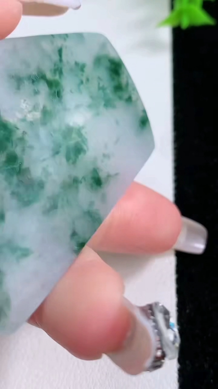 天然A货翡翠冰种飘花文殊菩萨吊坠，尺寸60.8-40.2-6，重量:30.58g
3月7日