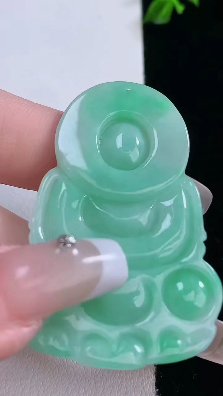 天然A货翡翠观音菩萨吊坠，尺寸49-33.8-4.5，重量:13.04g
3月7日