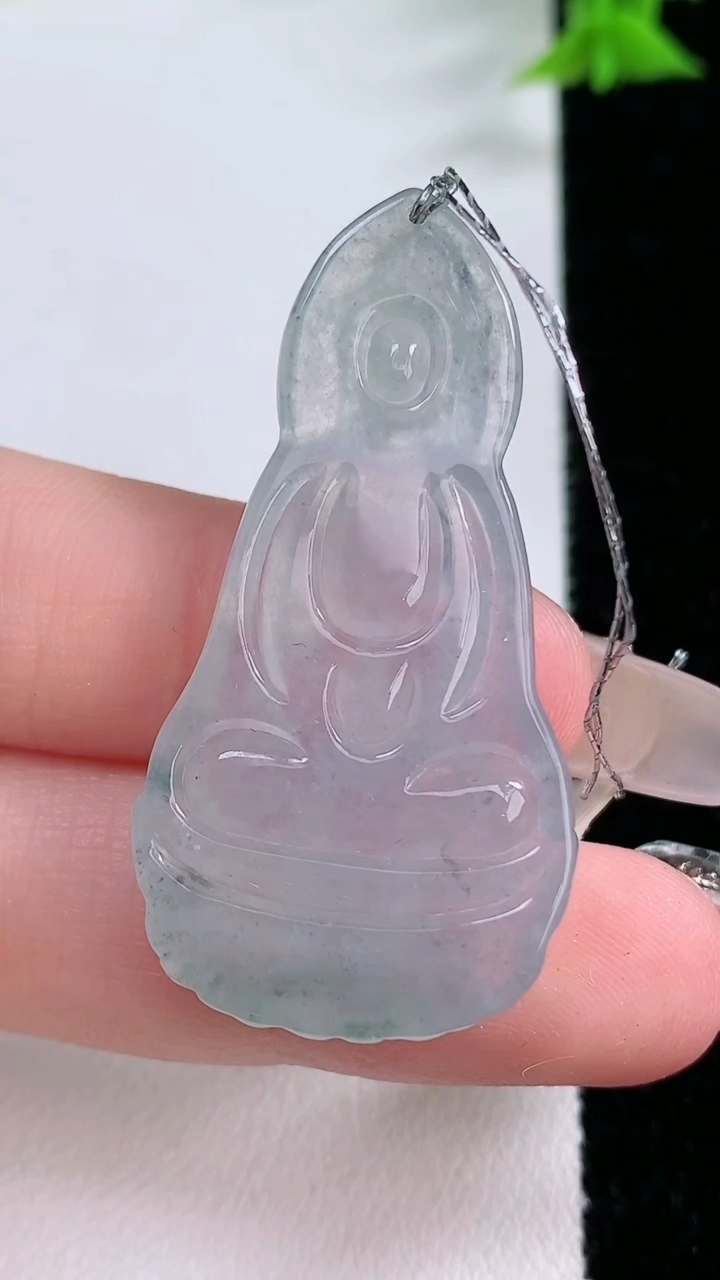 天然A货翡翠飘花观音菩萨吊坠，尺寸44-21.8-5.8，重量:9.30g
3月7日