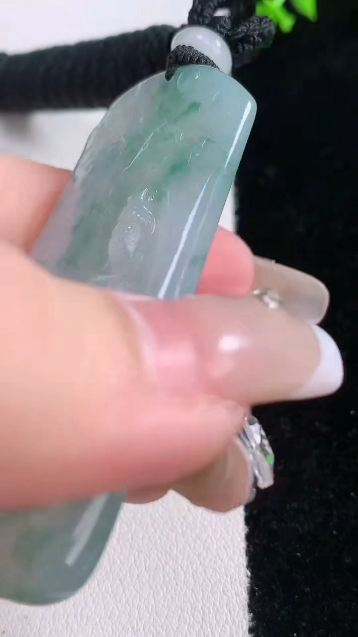 天然A货翡翠飘花观音菩萨吊坠，尺寸59-32-5，重量:28.37g
3月7日