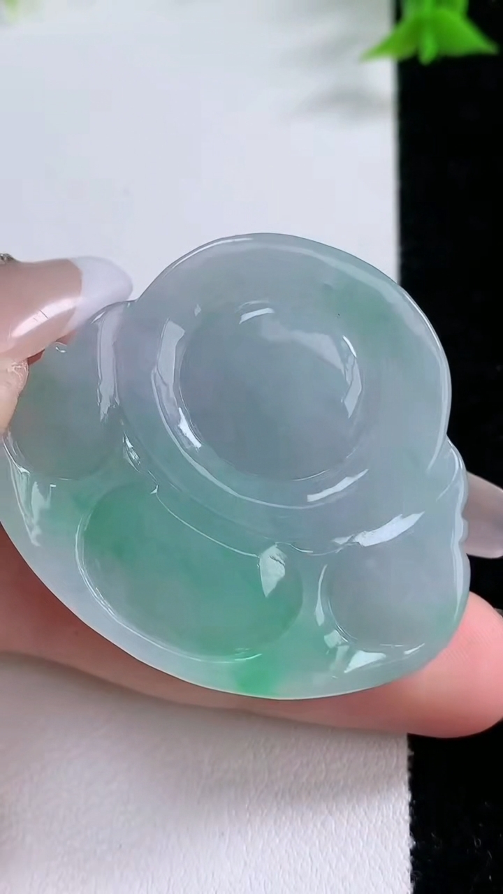 天然A货翡翠佛公吊坠，尺寸37-41-10.8，重量:26.62g
3月7日