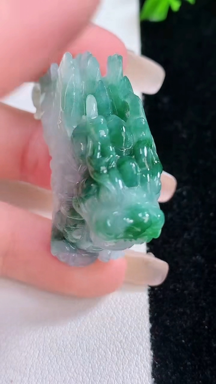 天然A货翡翠貔貅吊坠，尺寸25-39.2-15.8，重量:30.54g
3月7日