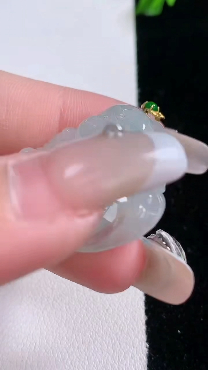 天然A货翡翠佛公吊坠，尺寸29.5-31.8-8.6，重量:8.43g
3月7日