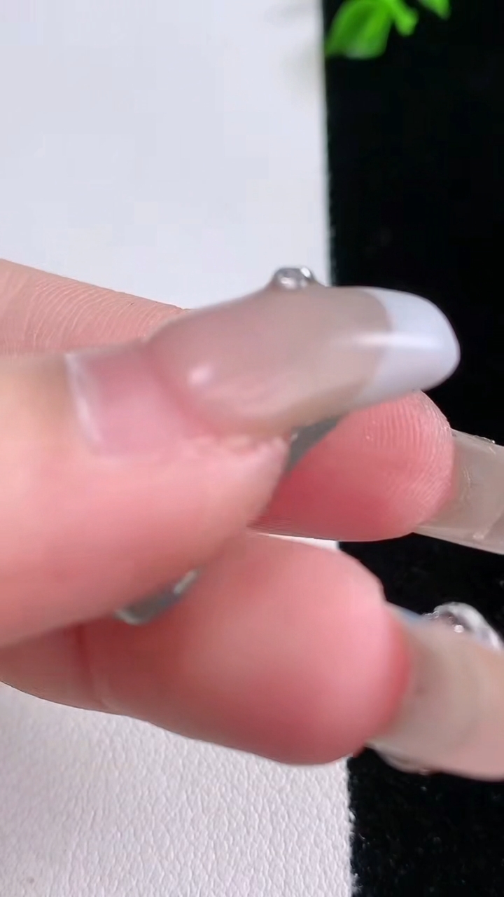 天然A货翡翠节节高升 竹节吊坠，尺寸32.3-16.6-5.2，重量:5.40g
3月7日