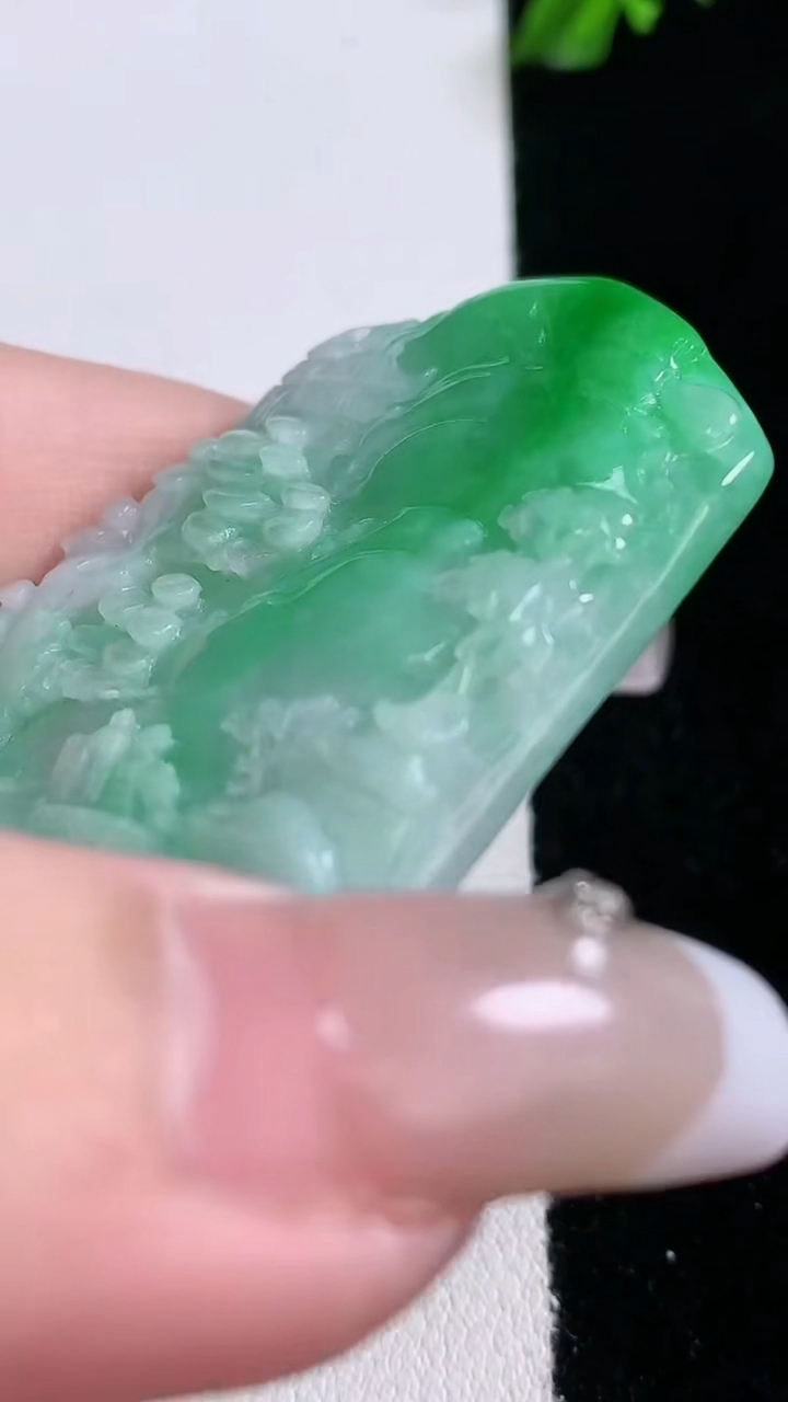 天然A货翡翠山水牌吊坠，尺寸50.7-33.5-5，重量:22.83g
3月7日