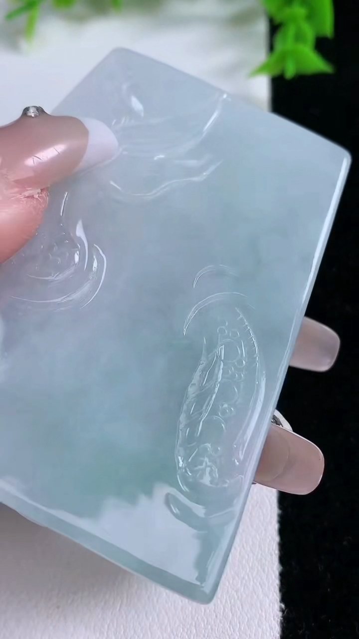 天然A货翡翠御龙关公吊坠，尺寸63-49.4-4.8，重量:39.02g
3月7日