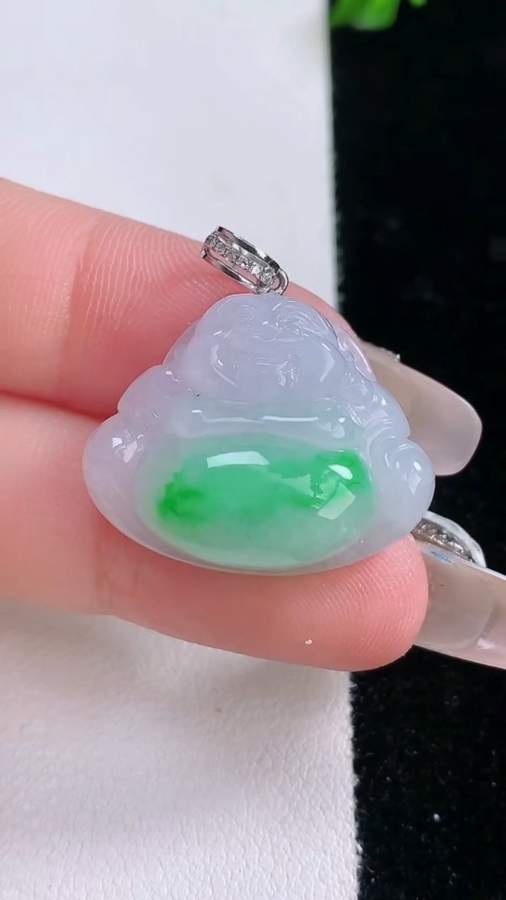 天然A货翡翠佛公吊坠，尺寸20-25.2-8.3，重量:7.21g
3月7日