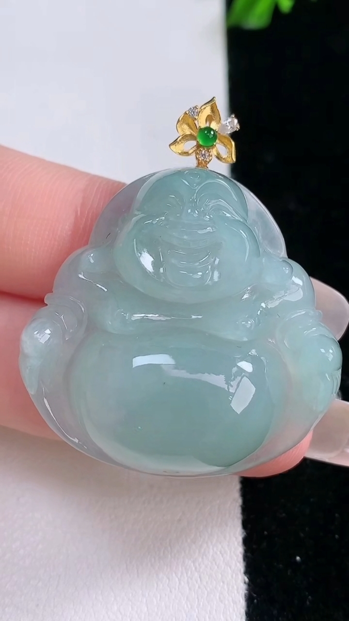 天然A货翡翠佛公吊坠，尺寸32.8-33.7-10.4，重量:17.24g
3月7日