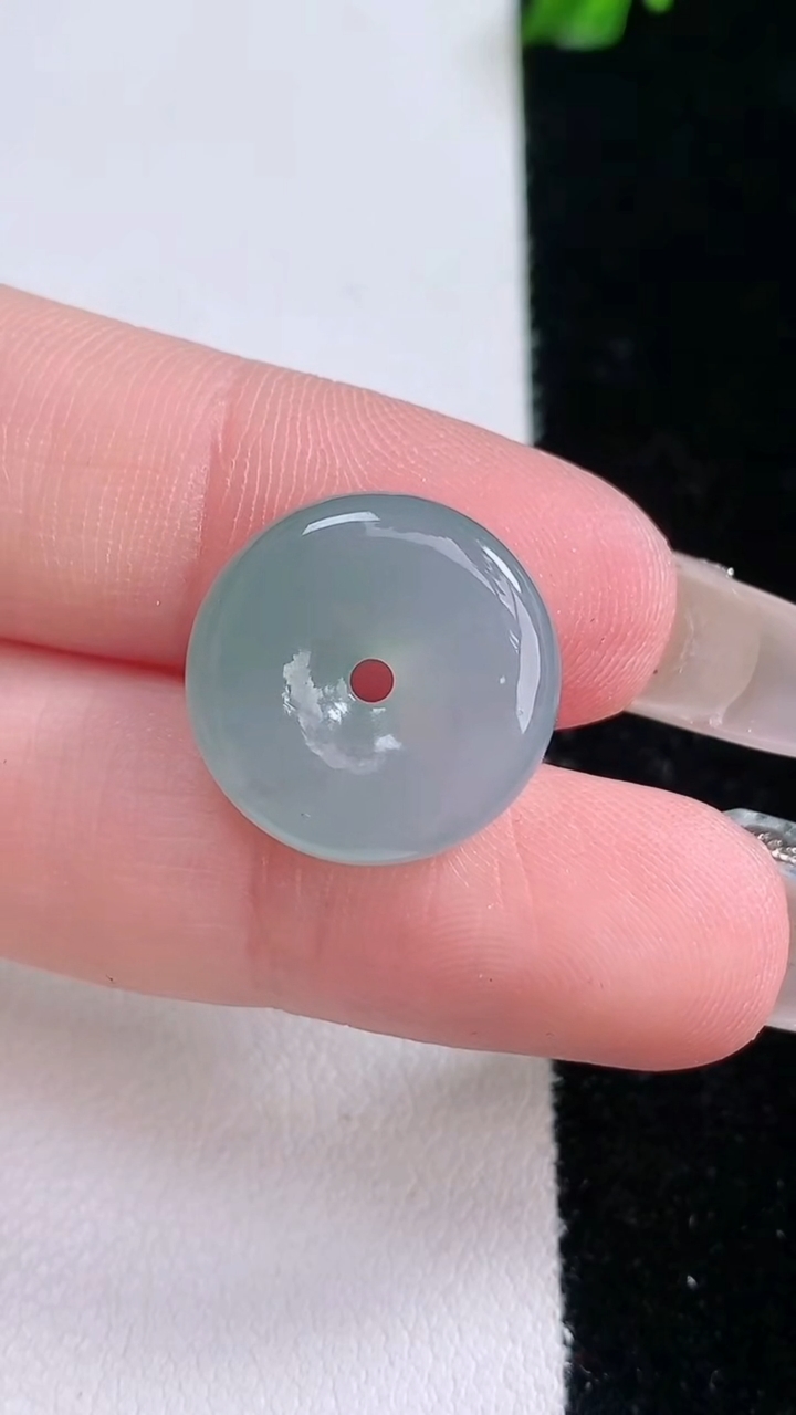 天然A货翡翠平安扣吊坠，尺寸16.5-4.9，重量:3.30g
3月7日