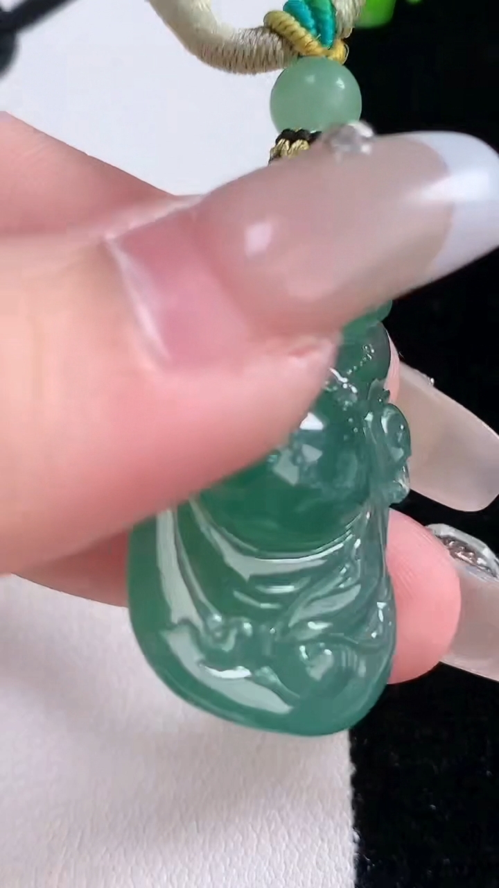 天然A货翡翠逍遥佛吊坠，尺寸34.5-20.6-10.6，重量:15.33g
3月7日