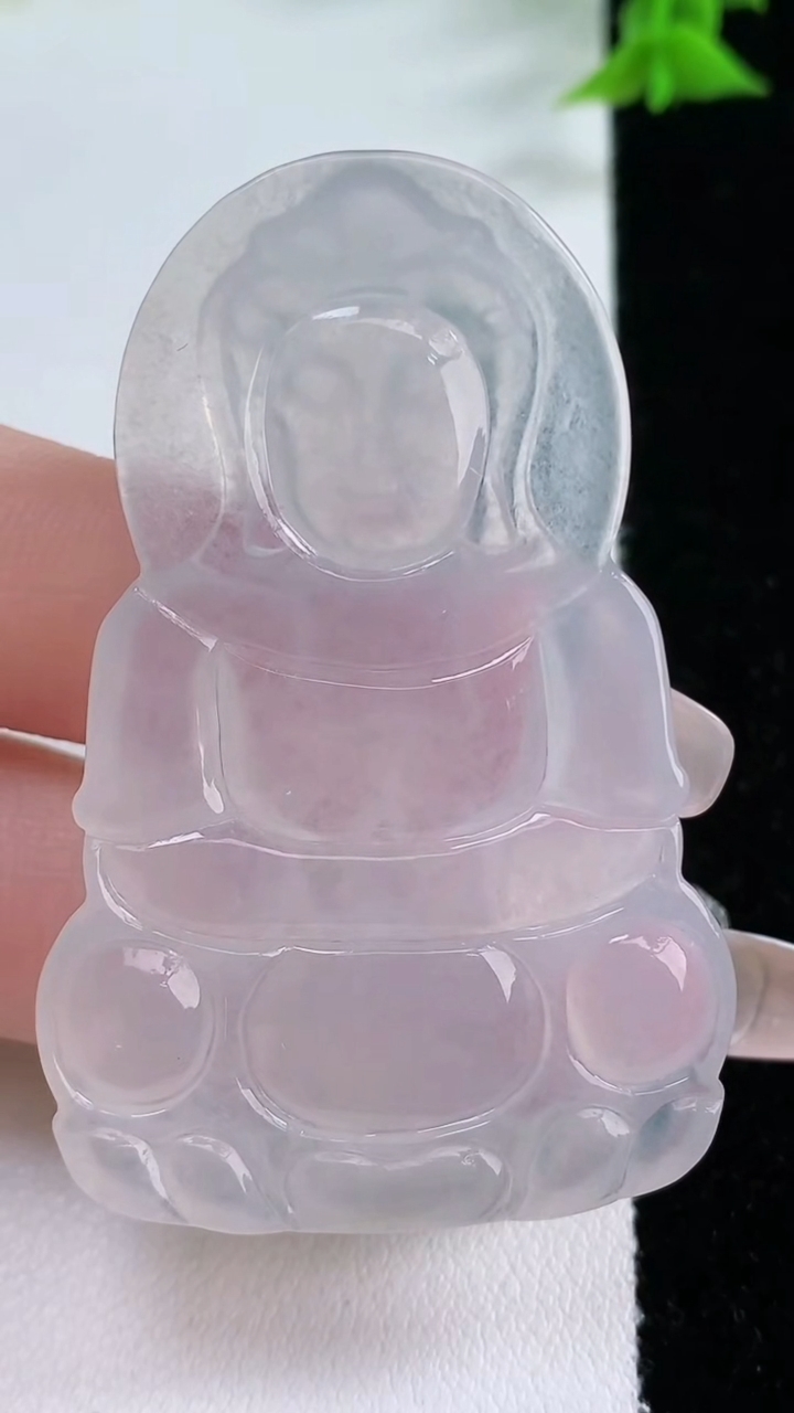 天然A货翡翠观音菩萨吊坠，尺寸54.7-35.8-5.2，重量:17.61g
3月7日