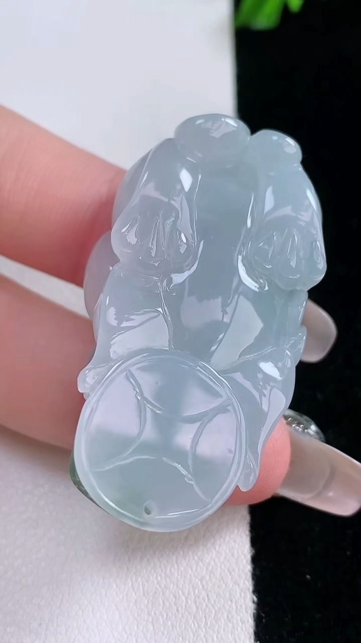 天然A货翡翠貔貅吊坠，尺寸43-22.8-12.5，重量:30.00g
3月7日