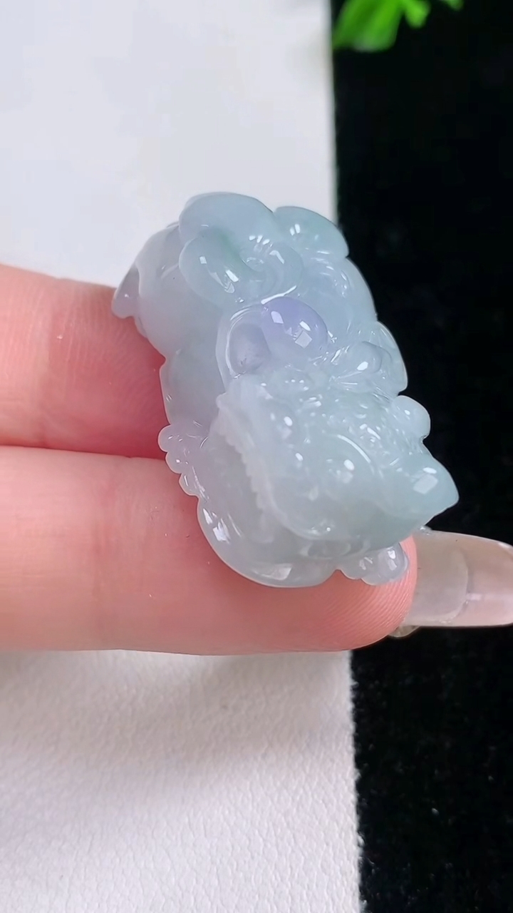 天然A货翡翠紫罗兰霸王貔貅吊坠，尺寸32.8-19.2-11.3，重量:16.71g
3月7日