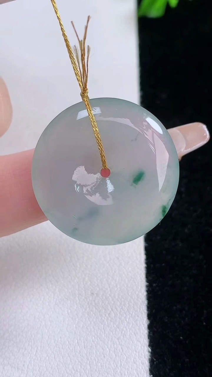 天然A货翡翠冰种飘花平安扣吊坠，尺寸25-4.7，重量:6.55g
3月7日