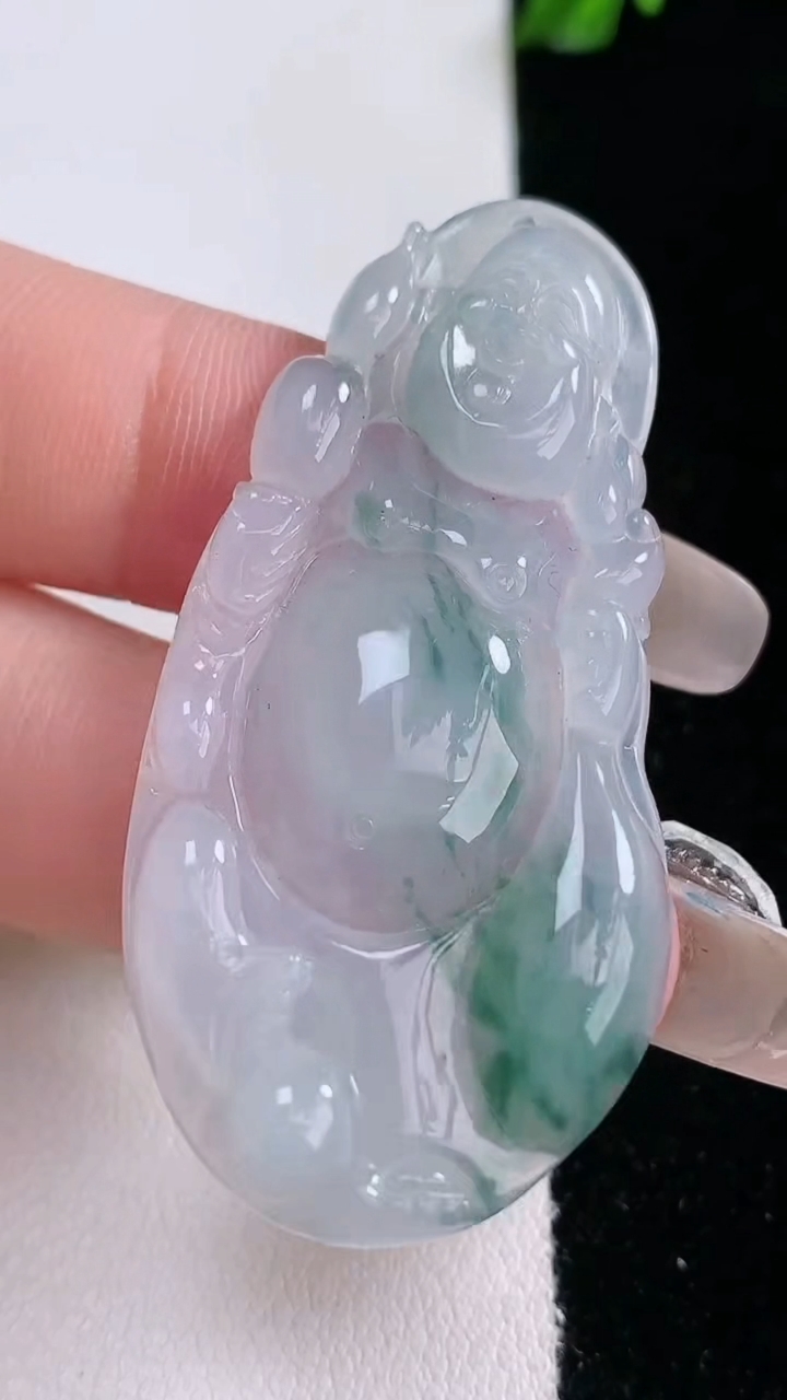 天然A货翡翠飘花布袋佛吊坠，尺寸49.7-24.3-4，重量:8.18g
3月7日