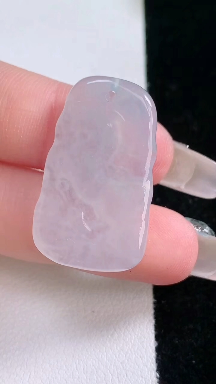 天然A货翡翠生肖马吊坠，尺寸30.8-18-4，重量:5.44g
3月7日