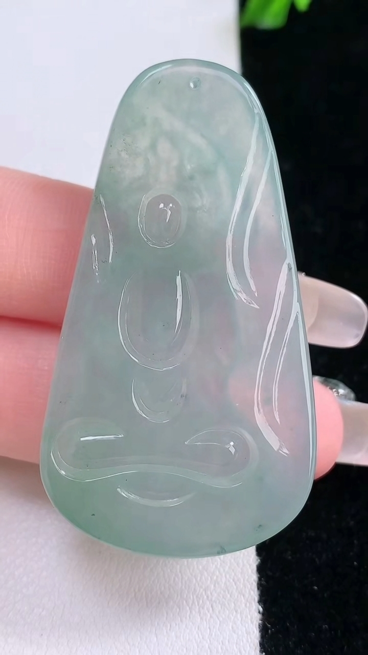 天然A货翡翠大势至菩萨吊坠，尺寸50.3-28.5-5.3，重量:16.54g
3月7日