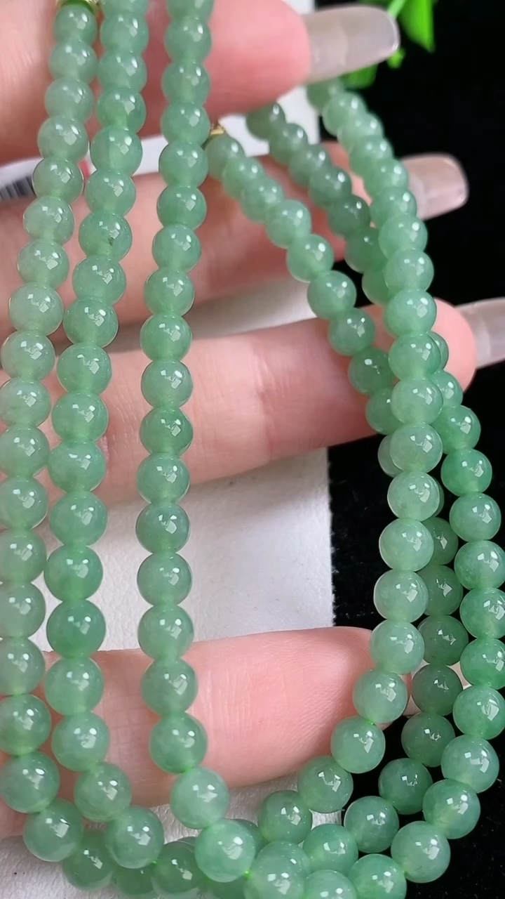 天然A货翡翠圆珠项链，尺寸4.5-138颗，重量:27.09g3月7日
工厂直销收藏佳品,种好水足，