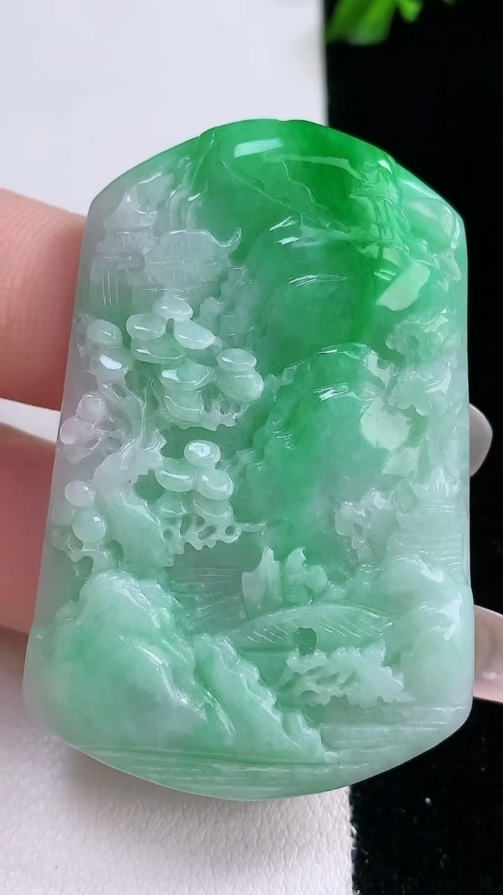 天然A货翡翠山水牌吊坠，尺寸50.7-33.5-5，重量:22.83g
3月7日