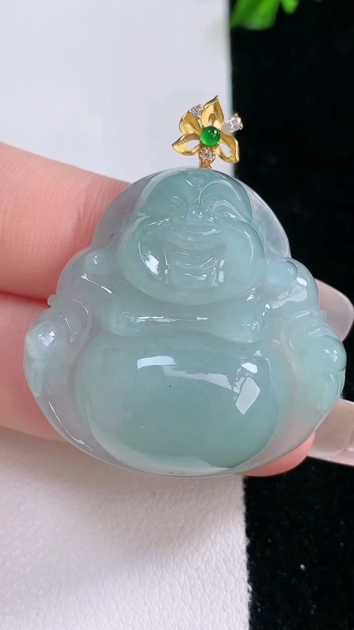 天然A货翡翠佛公吊坠，尺寸32.8-33.7-10.4，重量:17.24g
3月7日