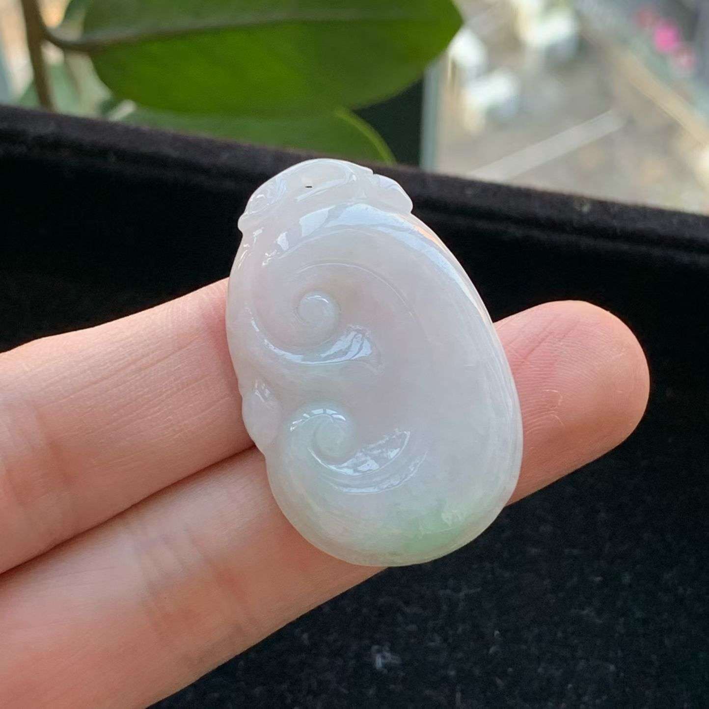 A货天然翡翠冰糯种春彩如意吊坠重量10.40
3月7日