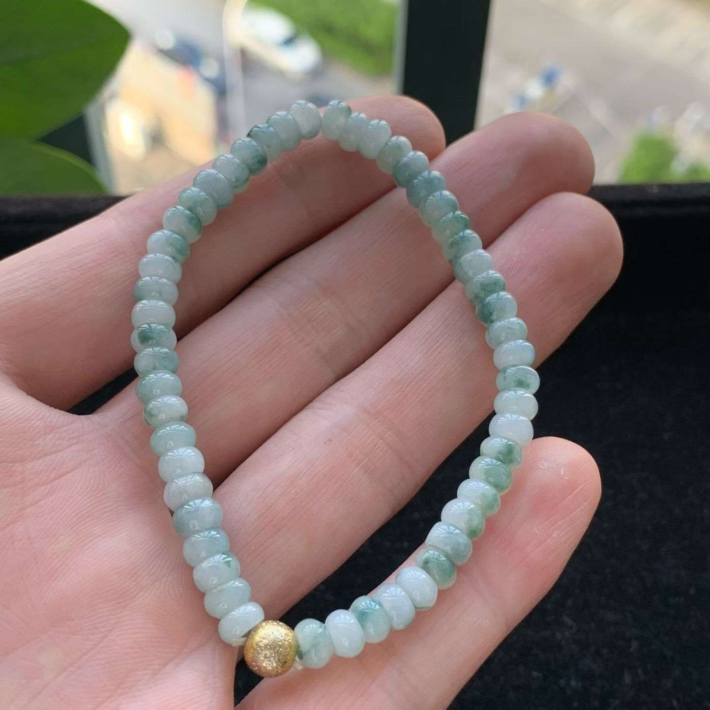 A货天然翡翠冰糯种飘花算盘珠手链重量10.95
3月7日