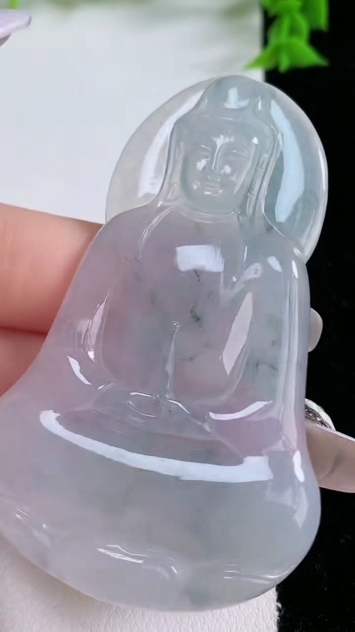 天然A货翡翠冰种飘花观音菩萨吊坠，尺寸68-42.2-4.6，重量:24.09g
3月7日