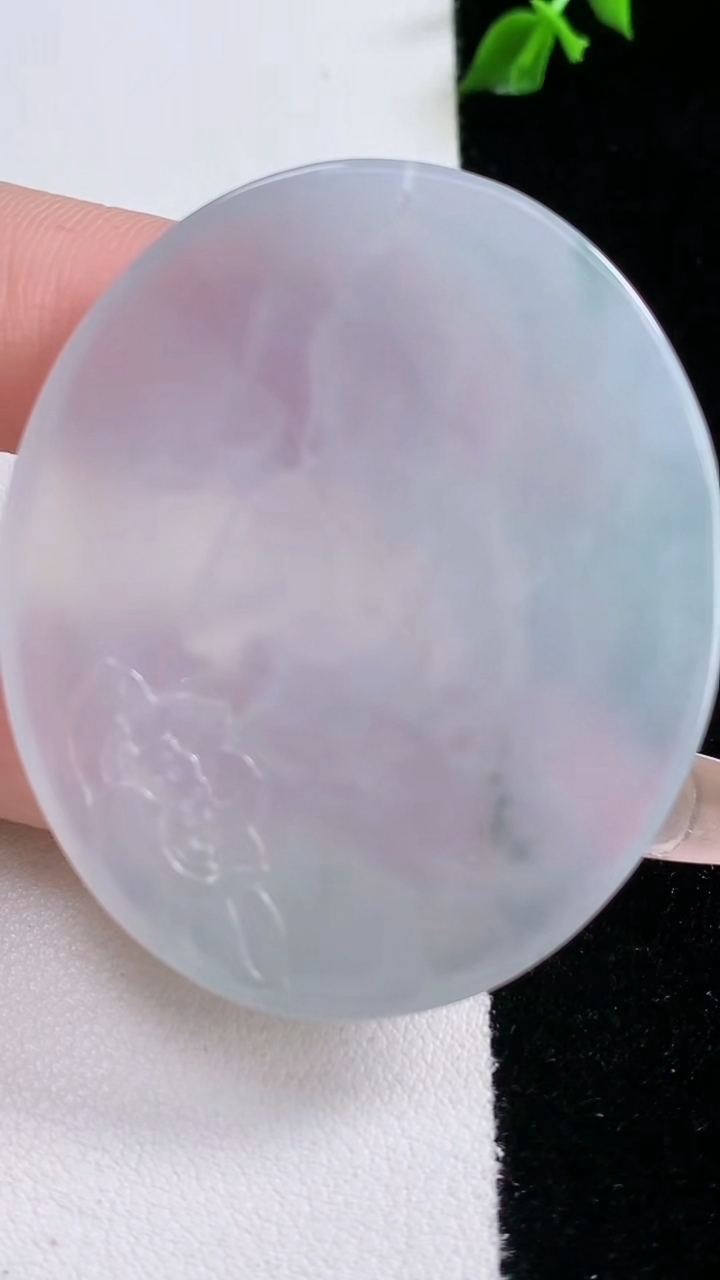 天然A货翡翠飘花大势至菩萨吊坠，尺寸50-42.3-5，重量:23.37g
3月7日