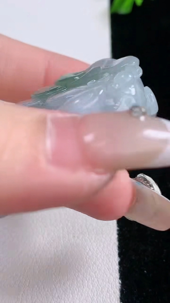 天然A货翡翠貔貅吊坠，尺寸43-22.8-12.5，重量:30.00g
3月7日