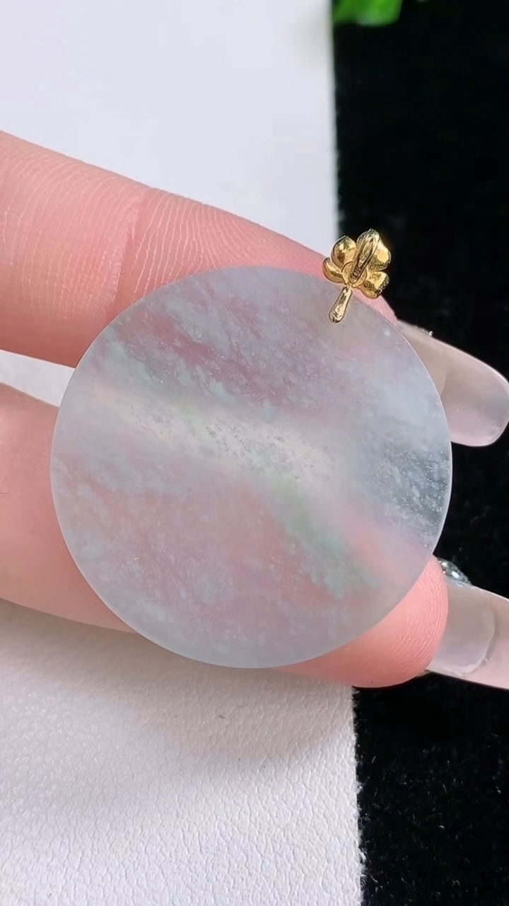 天然A货翡翠无事牌吊坠，尺寸29.5-2，重量:5.30g
3月7日