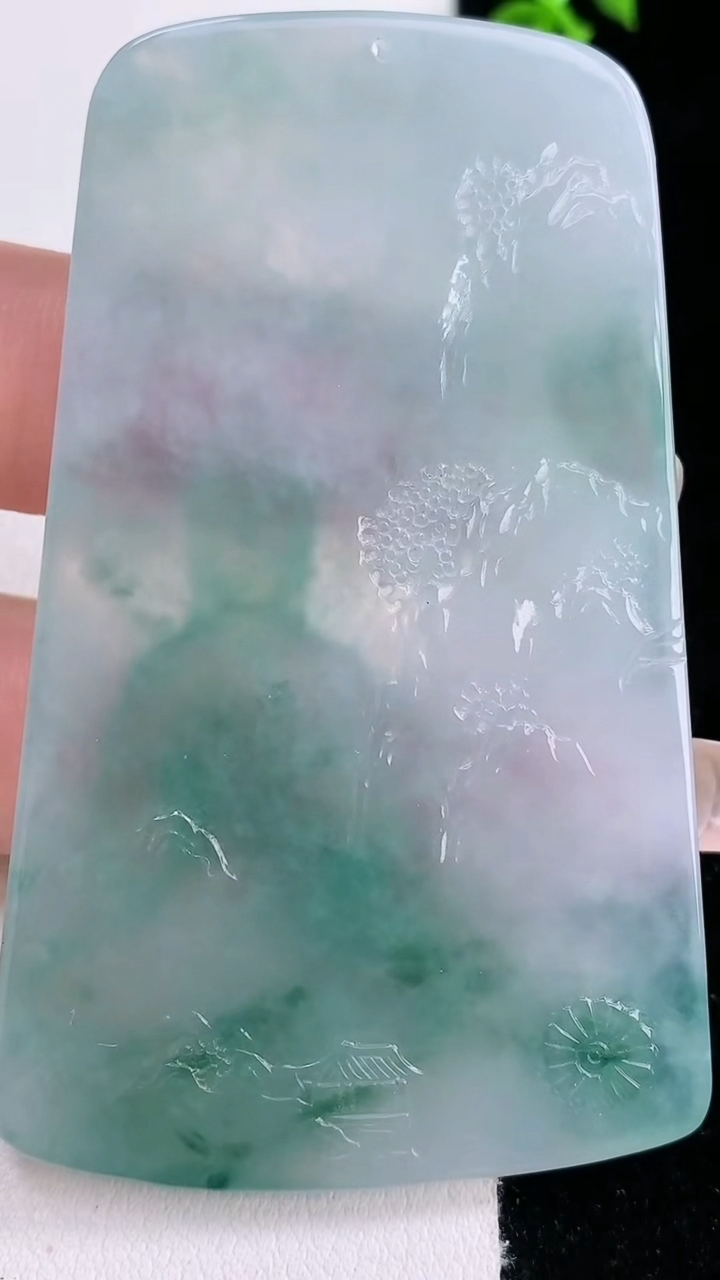 天然A货翡翠飘花山水大势至菩萨吊坠，尺寸67.3-40.8-5.5，重量:36.41g
3月7日