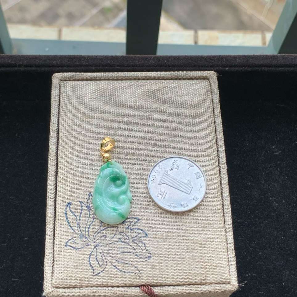 A货天然翡翠冰糯种925银飘绿如意吊坠重量3.73
3月7日