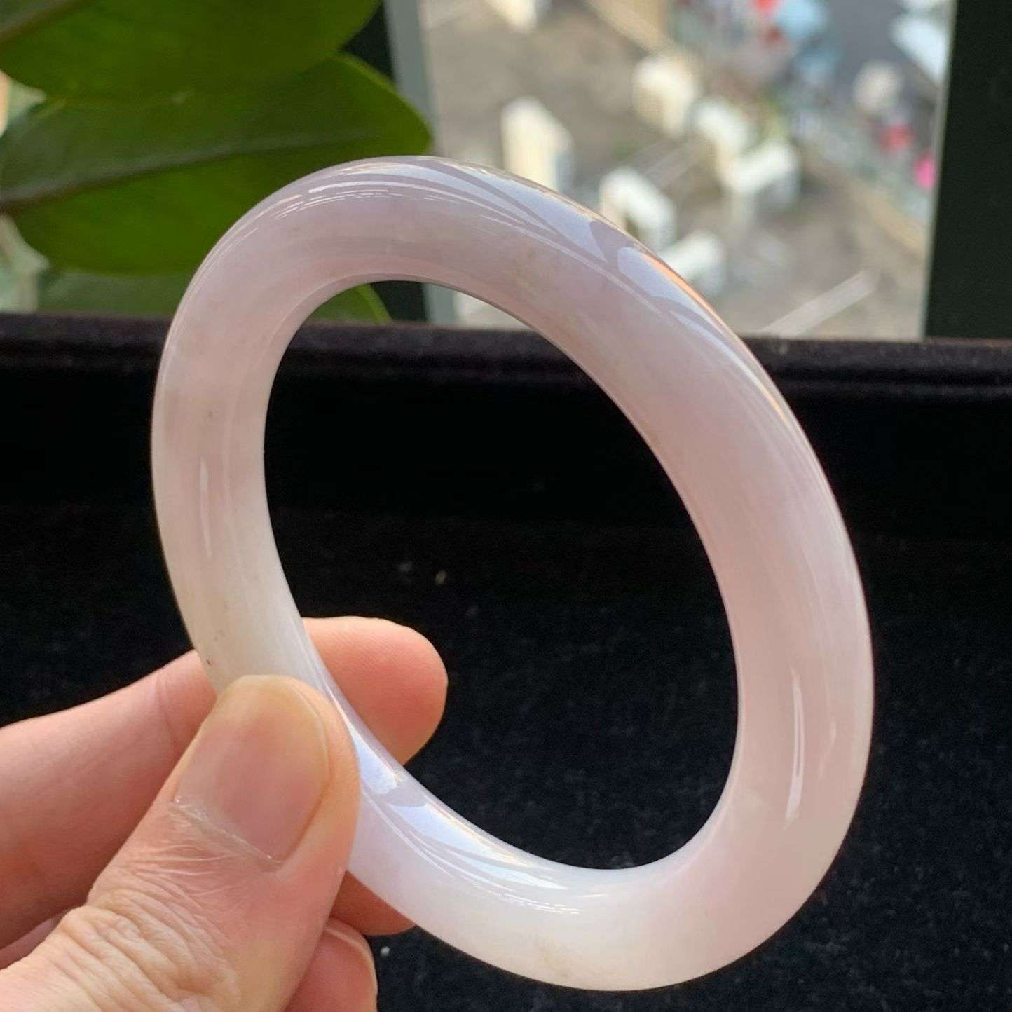 A货天然翡翠冰糯种紫罗兰手镯56-57圈重量61.38
3月7日