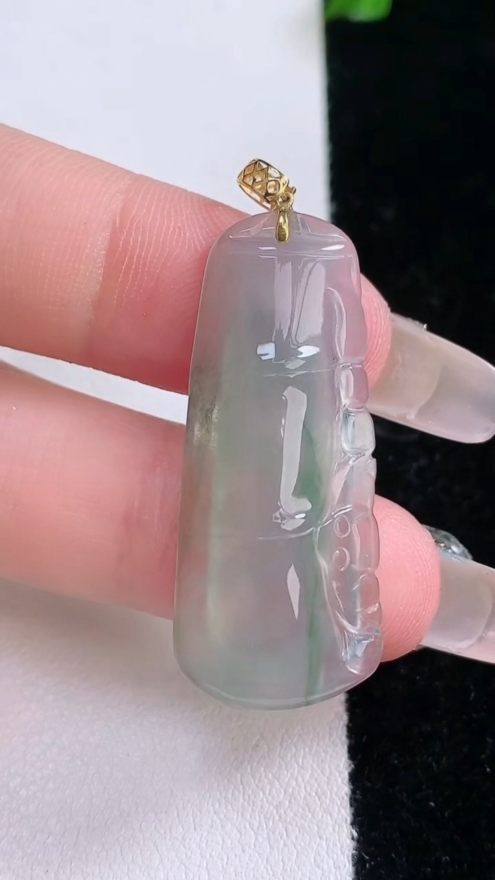 天然A货翡翠18K金飘花节节高升 竹节吊坠，尺寸39-15-4.7，重量:4.34g
3月7日