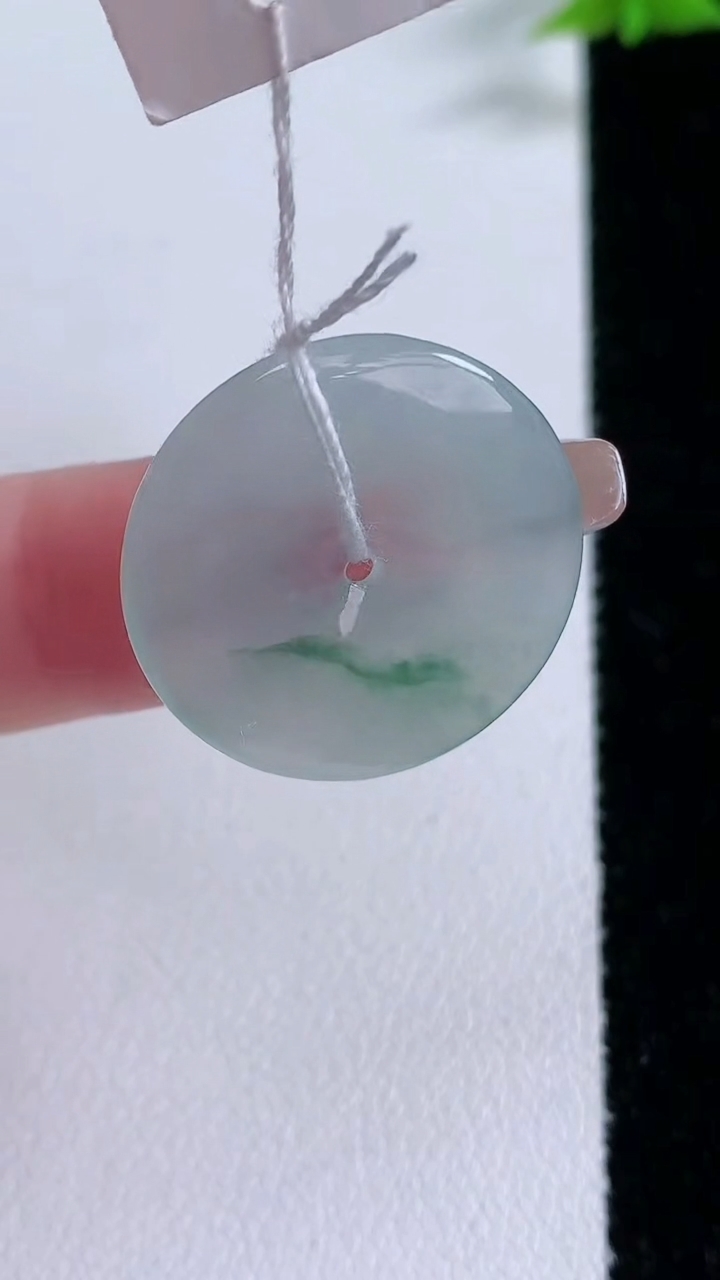 天然A货翡翠冰种飘花平安扣吊坠，尺寸22-3.4，重量:4.19g
3月7日