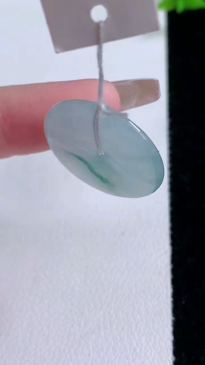 天然A货翡翠冰种飘花平安扣吊坠，尺寸22-3.4，重量:4.19g
3月7日