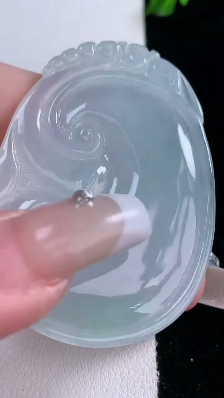 天然A货翡翠如意吊坠，尺寸54-38.4-5，重量:25.43g
3月7日