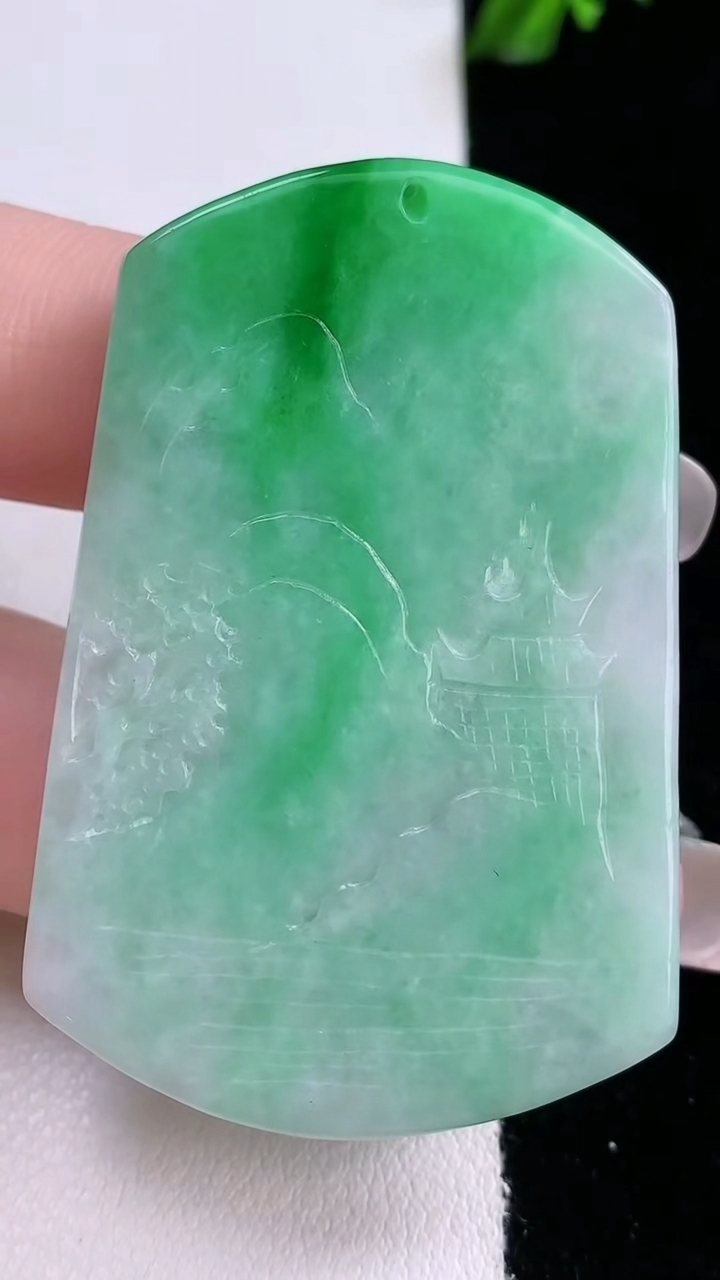 天然A货翡翠山水牌吊坠，尺寸50.7-33.5-5，重量:22.83g
3月7日