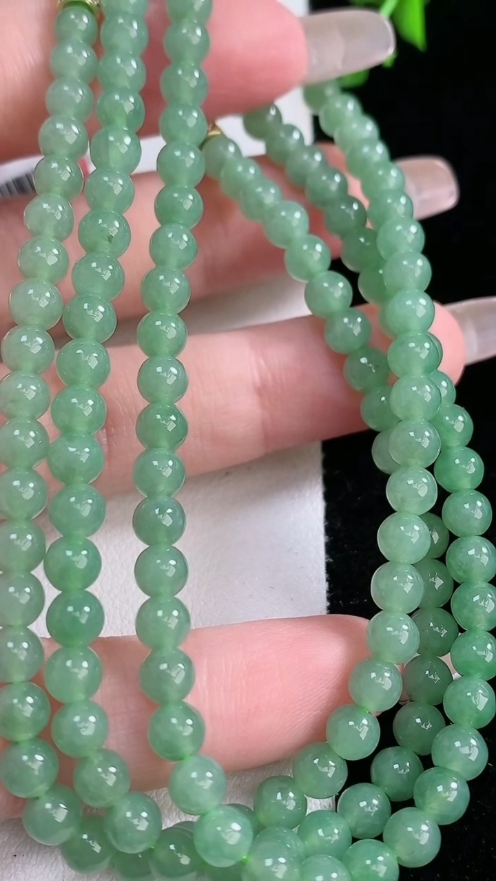 天然A货翡翠圆珠项链，尺寸4.5-138颗，重量:27.09g3月7日
工厂直销收藏佳品,种好水足，